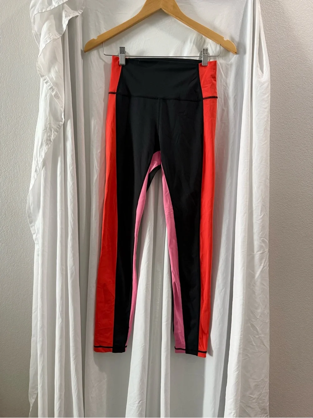 WILO The Label Colorblock High Rise Leggings Black Red Pink Size Small